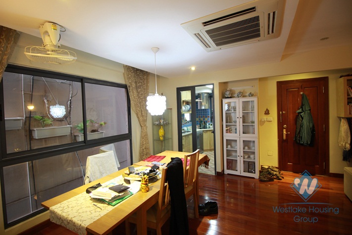 Beautiful 02 bedrooms apartment for rent in Hai Ba Trung Street, Hoan Kiem, Hanoi.